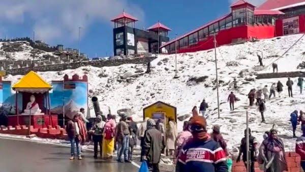 Gangtok implements odd-even rule amid snowfall