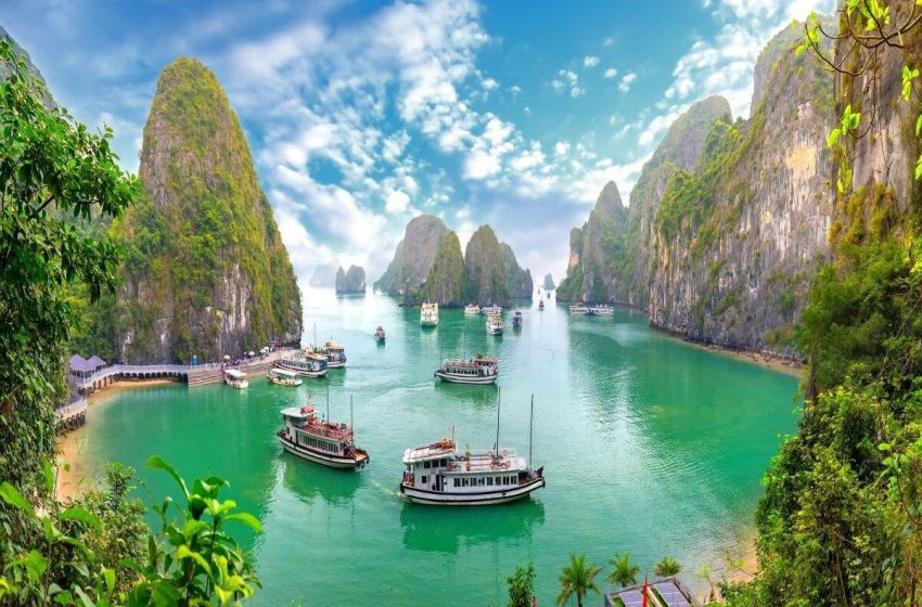 Vietnam's_Ha_Long_Bay