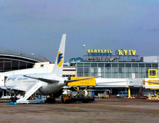 Ukraine closes air space for commercial traffic