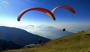 HP’s Kangra indefinitely bans paragliding following deaths of 2 people