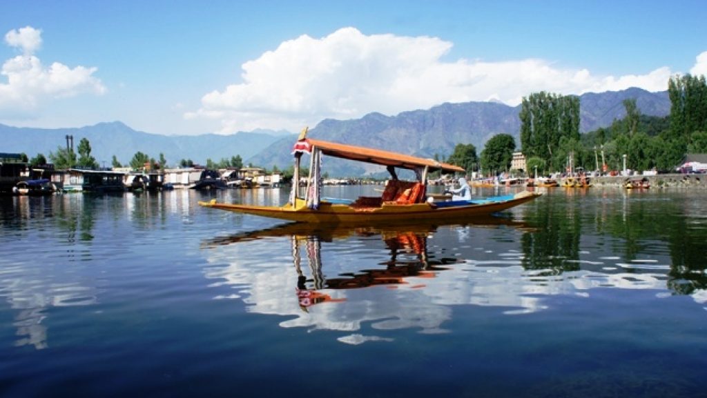 JKTDC offers special fare for cruise boat on Dal Lake