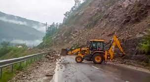 Road near Nandaprayag on Badrinath NH blocked due to debris