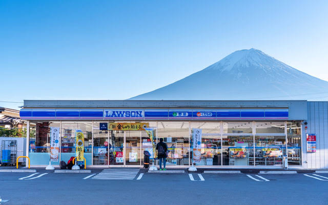 New barrier in Japan limits tourist access for photos of Mount Fuji