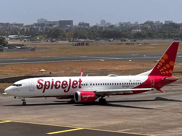 SpiceJet commences 2024 Haj Operations with inaugural flights from Srinagar