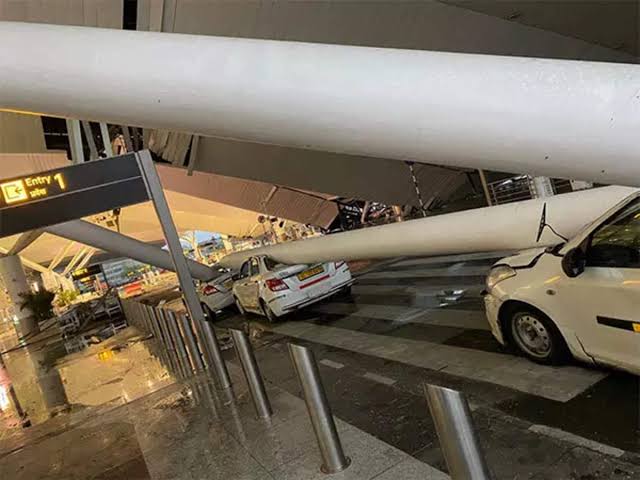 2009-Built canopy collapses at Delhi Airport’s terminal 1, raising safety concerns