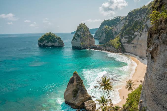 Bali’s tourist visa system under scrutiny following tourists’ undesirable behaviour 