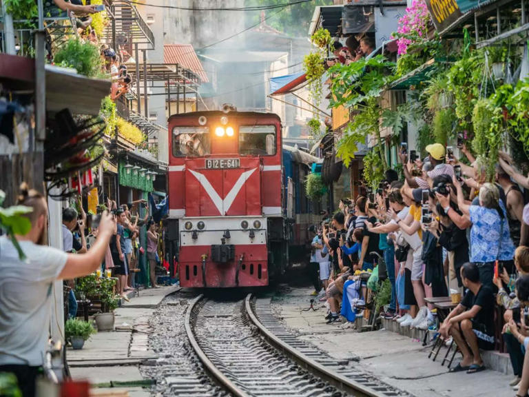 Vietnam Proposes Visa Waivers to Boost Tourism Industry