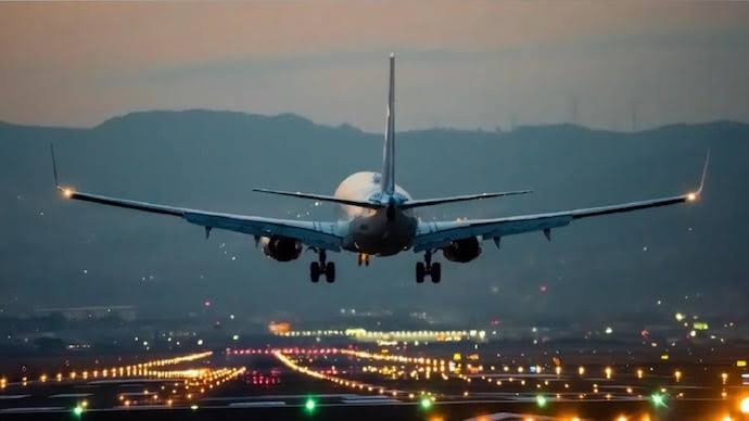 Government monitors airline prices during holidays