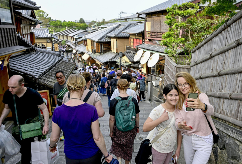 Visitors in Japan spent record USD 39bn in September: JNTO